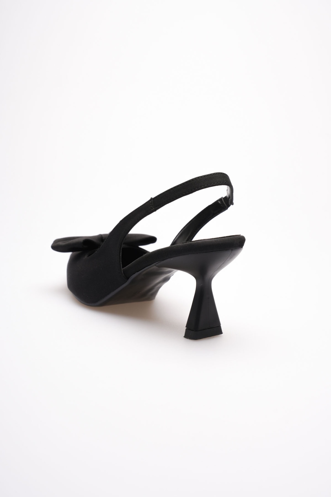 Siyah Fiyonklu Kitten Topuklu Slingback Kadın Ayakkabı TR08MS24A