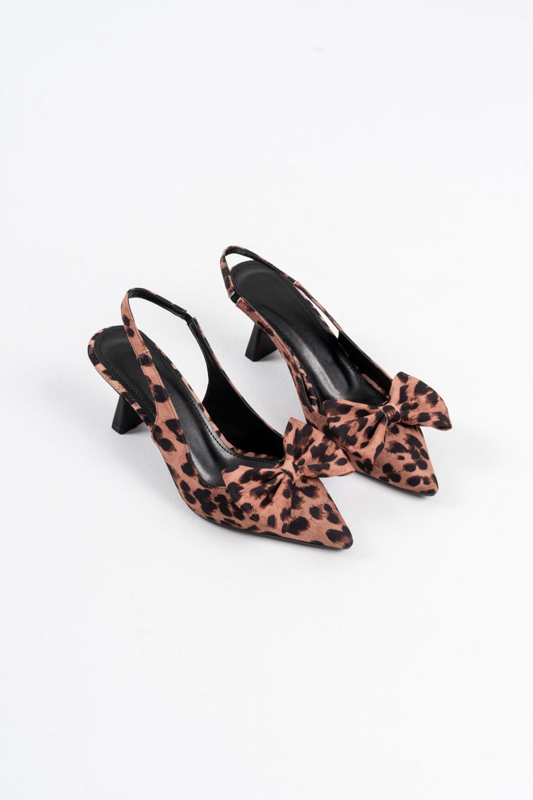 Leopar Fiyonklu Kitten Topuklu Slingback Kadın Ayakkabı TR08MS24D