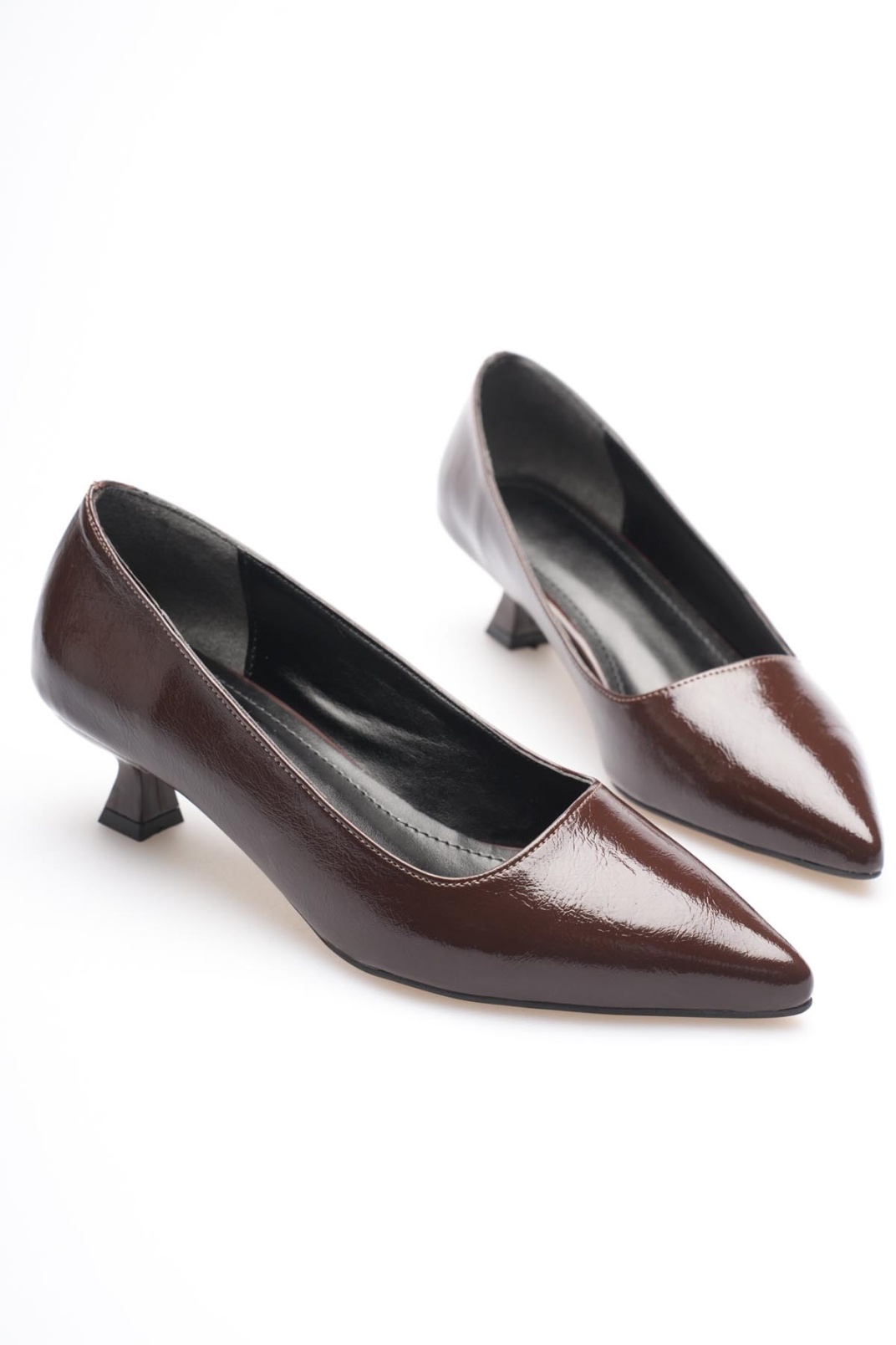 Kadın Acı Kahve Kırışık Rugan Kısa Topuklu Stiletto Ayakkabı TR20MS03D