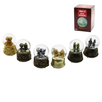 ORTA BOY - 8CM PİLLİ - IŞIKLI MÜZİKLİ KAR KÜRESİ CAM ESKİTME İNSAN FİGÜRLÜ - DESEN MİX RENKLİ HERHANGİ BİR TANESİ GÖNDERİLİR (5460)