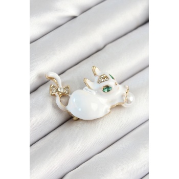 Zirkon Taşlı İnci Detaylı Beyaz 3D Kedi Figürlü Gold Renk Kadın Broş -