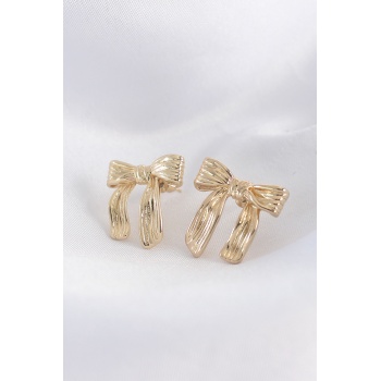 Pirinç Gold Renk Çizgi Detay Fiyonk Küpe - Lisinya