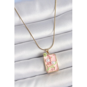 316L Çelik Gold Renk Zincir Pembe Mineli İncli Çiçek İşlemeli Portre Model Kadın Kolye - Lisinya