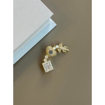 Taşlı Kıkırdak Küpe - Altın