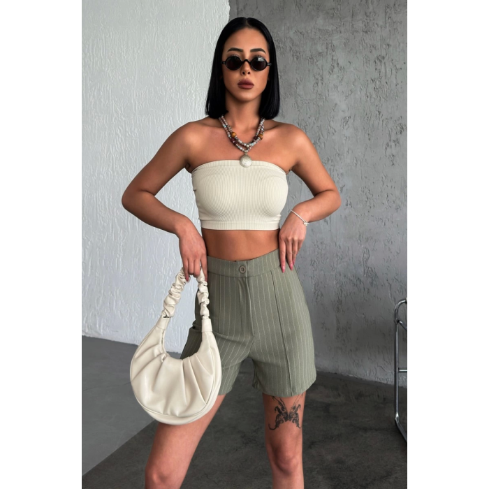 Zarif ve Şıklığı Bir Arada Sunan Yüksek Bel Krep Esnek Çimalı Çizgili Şort Haki