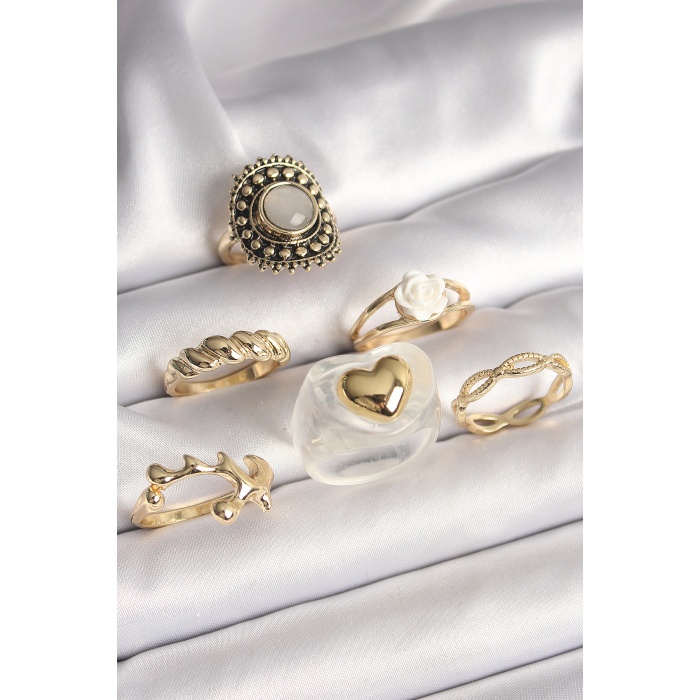 Pirinç Gold Renk Beyaz Gül Figür Kalp İşlemeli Sarmal Detay 6Lı Kadın Yüzük Seti -