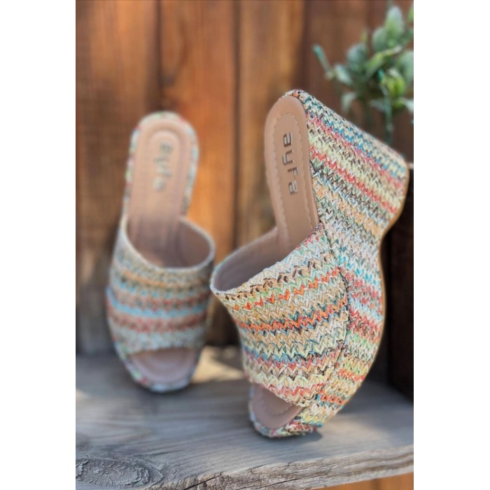 Tlay Kilim Desenli Dolgu Topuk Terlik - Lisinya