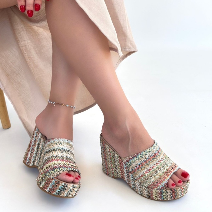 Tlay Kilim Desenli Dolgu Topuk Terlik - Lisinya