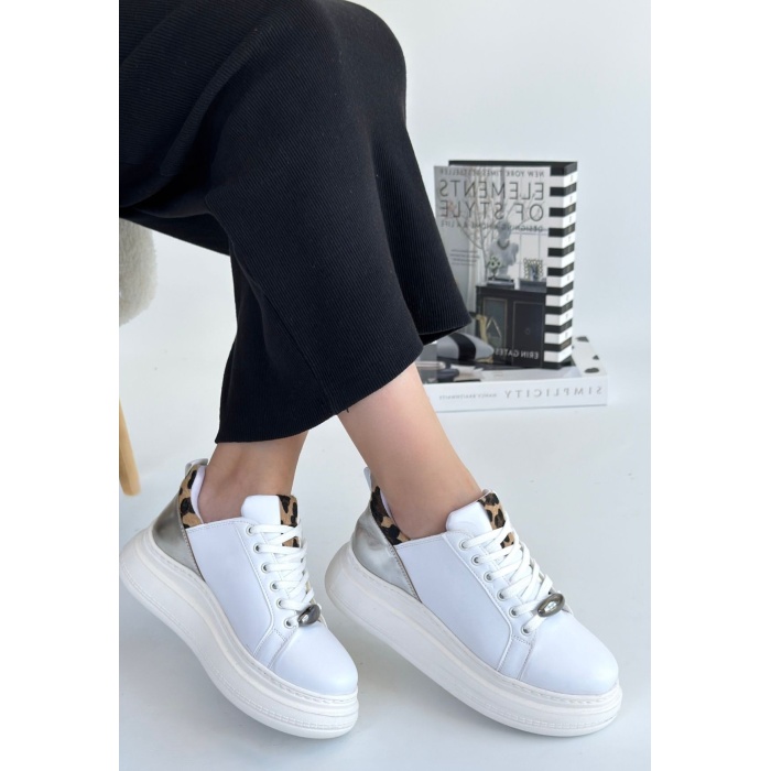 Gasta Beyaz Cilt Gümüş Detaylı Bağcıklı Spor Ayakkabı - Lisinya