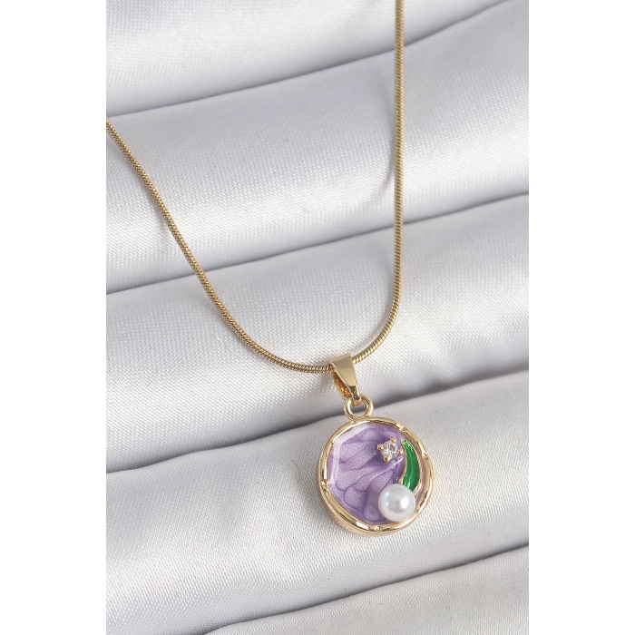 316L Çelik Gold Renk Zincir Mor Çiçek İşlemeli Zirkon Taş İnci Detaylı Minimal Portre Model Kadın Kolye - Lisinya