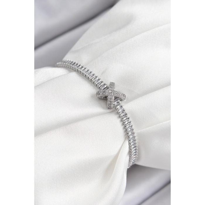 Pirinç Zirkon Taşlı X Detaylı Su Yolu Model Gümüş Renk Asansörlü Kadın Bileklik - Lisinya