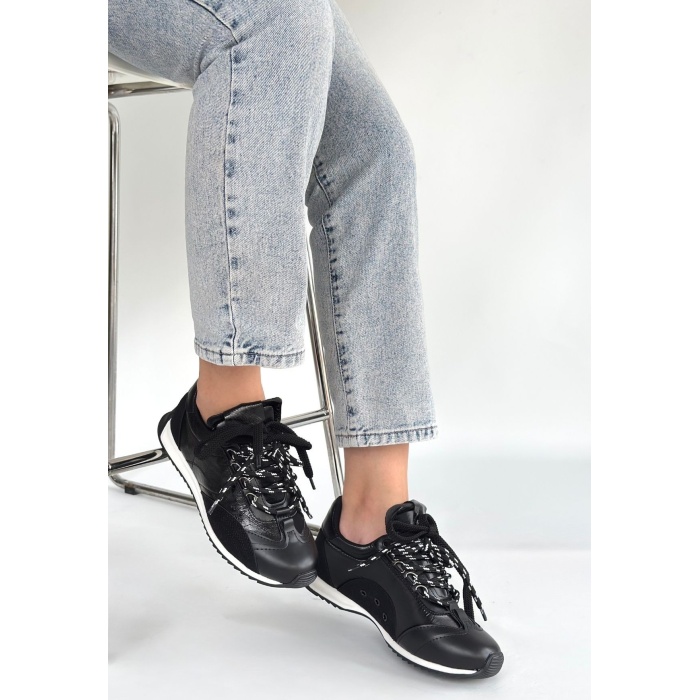 Ranu Siyah Cilt Paraşüt Detaylı Bağcıklı Spor Ayakkabı - Lisinya