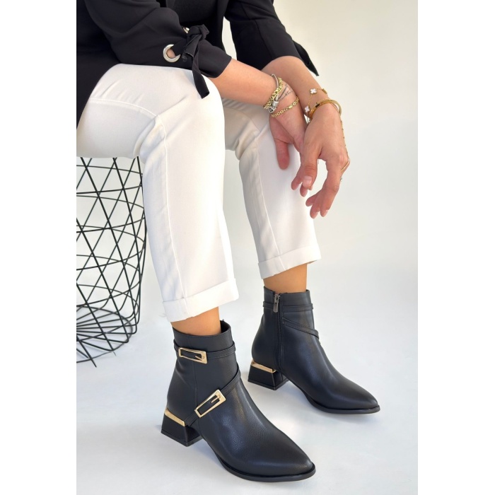 İnay Siyah Cilt Topuklu Bot - Lisinya