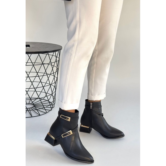 İnay Siyah Cilt Topuklu Bot - Lisinya