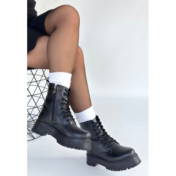 Jonni Siyah Cilt Bağcıklı Bot - Lisinya