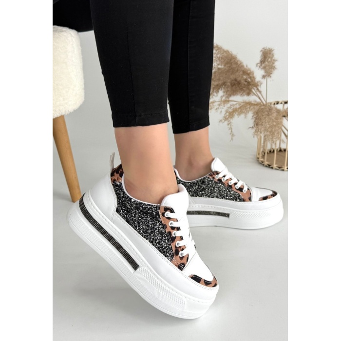 Lawin Beyaz Cilt Siyah Simli Bağcıklı Spor Ayakkabı - Lisinya