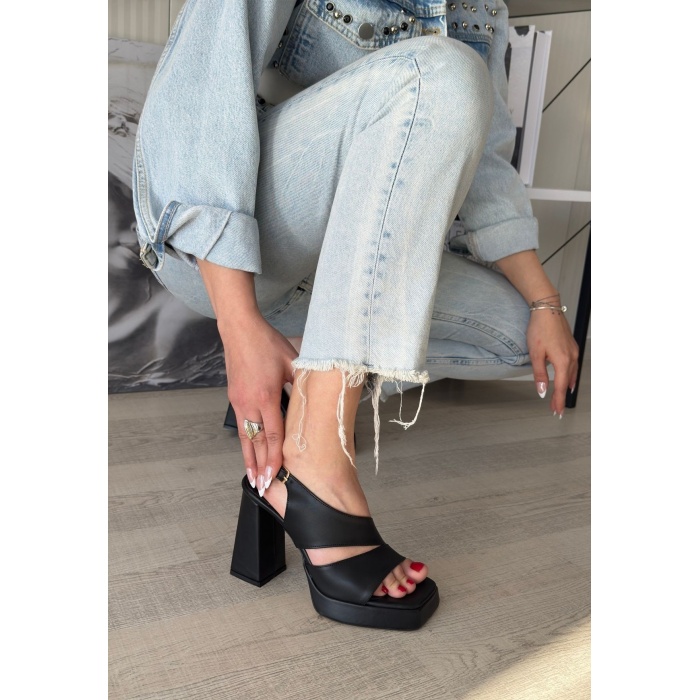 Cica Siyah Cilt Topuklu Ayakkabı - Lisinya