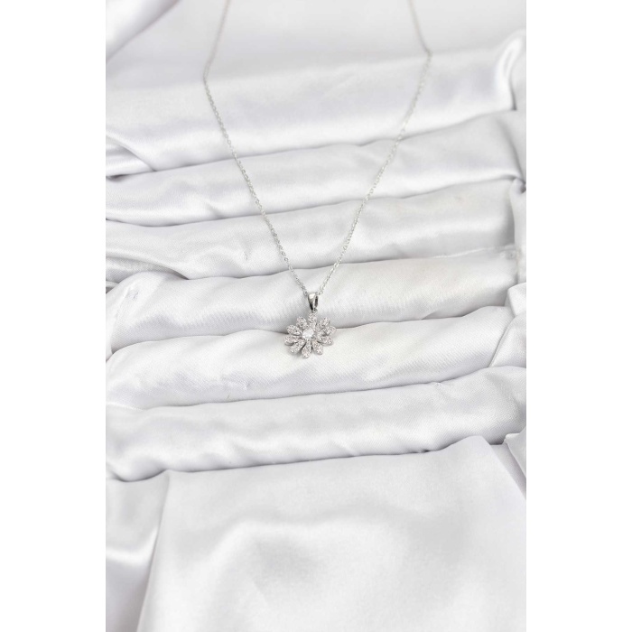 Pirinç Gümüş Renk Çiçek Model Kadın Kolye -