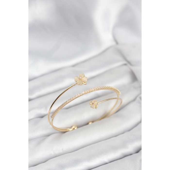 Yonca Çiçek Model Pirinç Gold Renk Kadın Bileklik - Lisinya