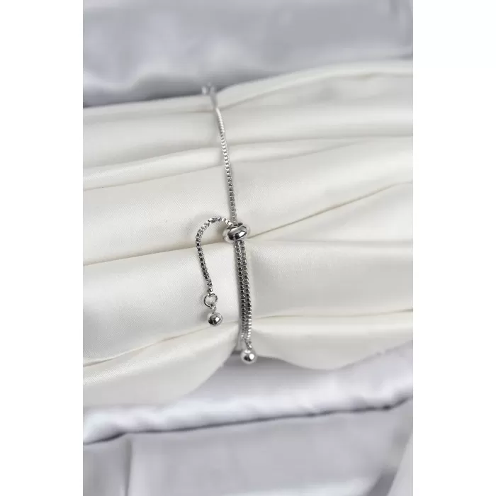 Gümüş Renk Zirkon Taşlı Sıralı Yonca Model Asansörlü Kadın Bileklik