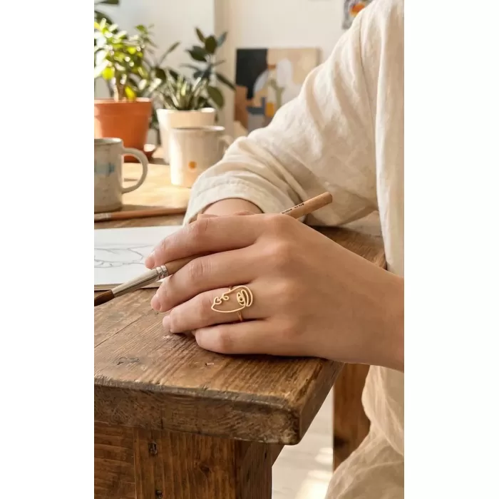 Pirinç Gold Renk Picasso Tarzı Tek Çizgi Yüz Model Kadın Yüzük