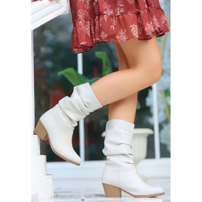 Yior Bej Cilt Topuklu Bot -