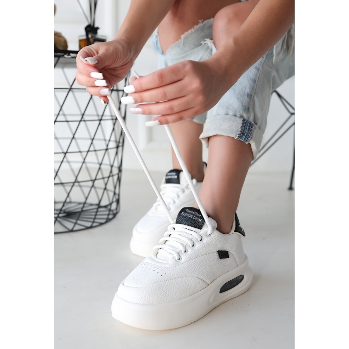 Chris Beyaz Cilt Siyah Detaylı Bağcıklı Spor Ayakkabı -