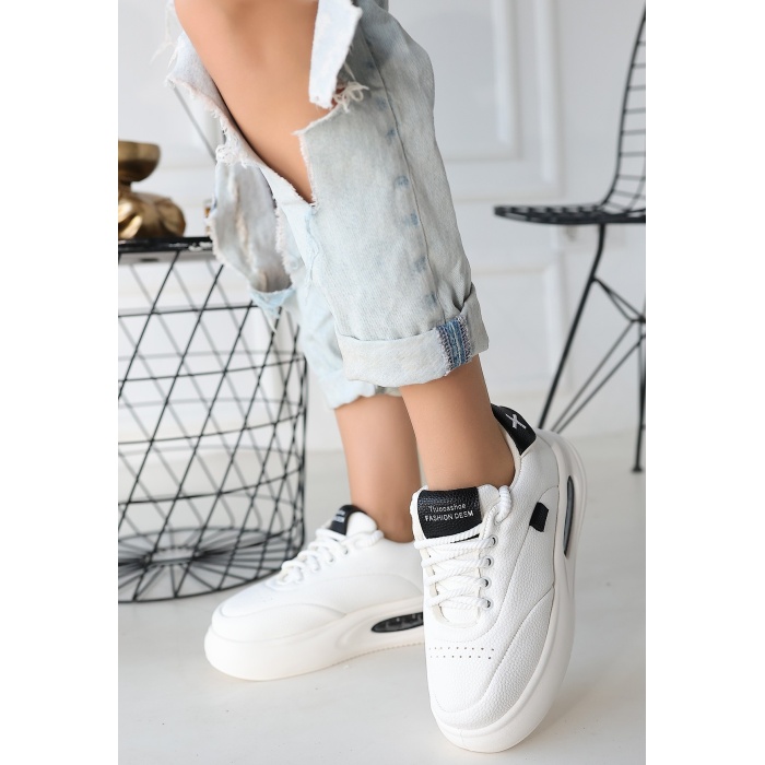 Chris Beyaz Cilt Siyah Detaylı Bağcıklı Spor Ayakkabı -