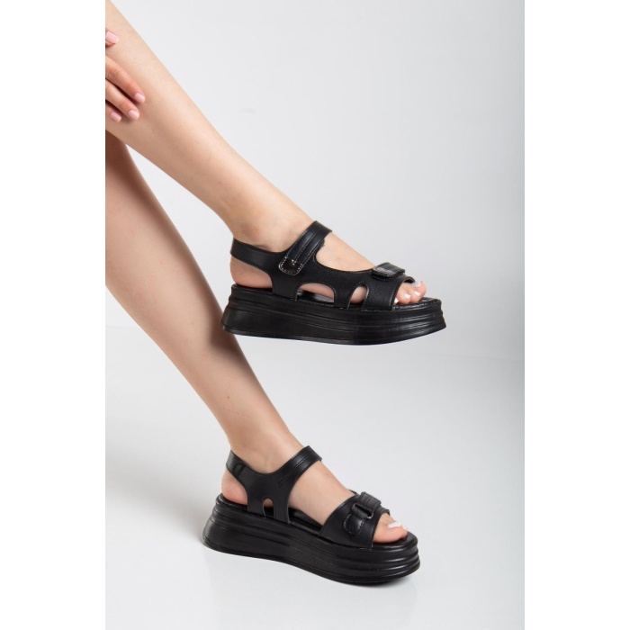 Saide Siyah Cilt Cırt Cırtlı Sandalet -