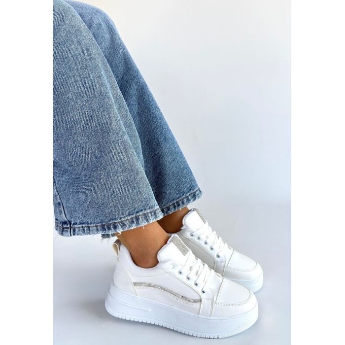 Natte Beyaz Cilt Bağcıklı Spor Ayakkabı -