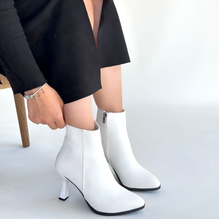 Mişha Beyaz Cilt Topuklu Bot -