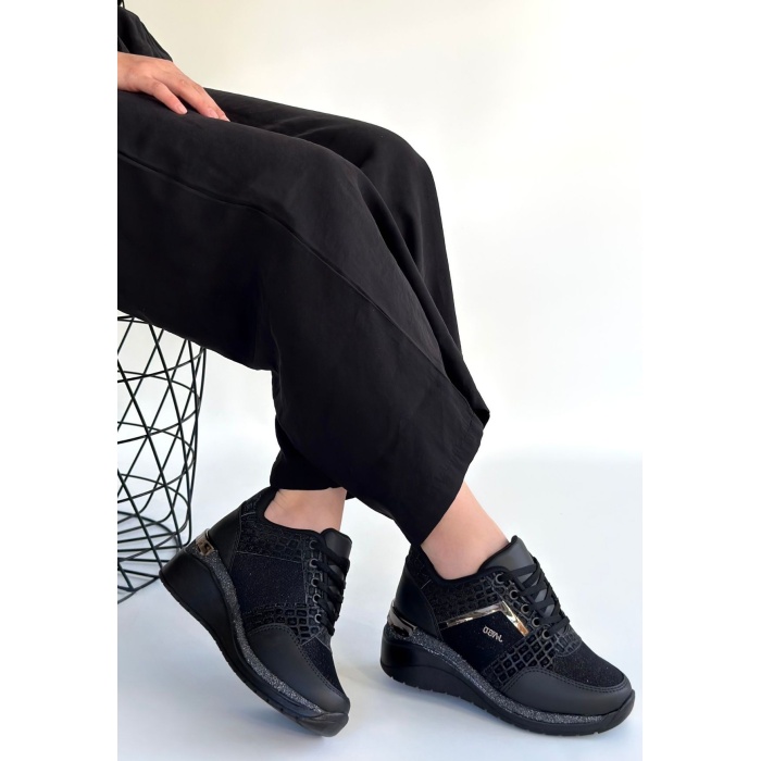 Geja Siyah Cilt Bağcıklı Spor Ayakkabı -