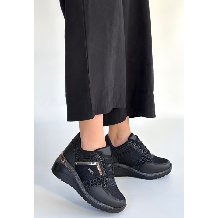 Geja Siyah Cilt Bağcıklı Spor Ayakkabı -