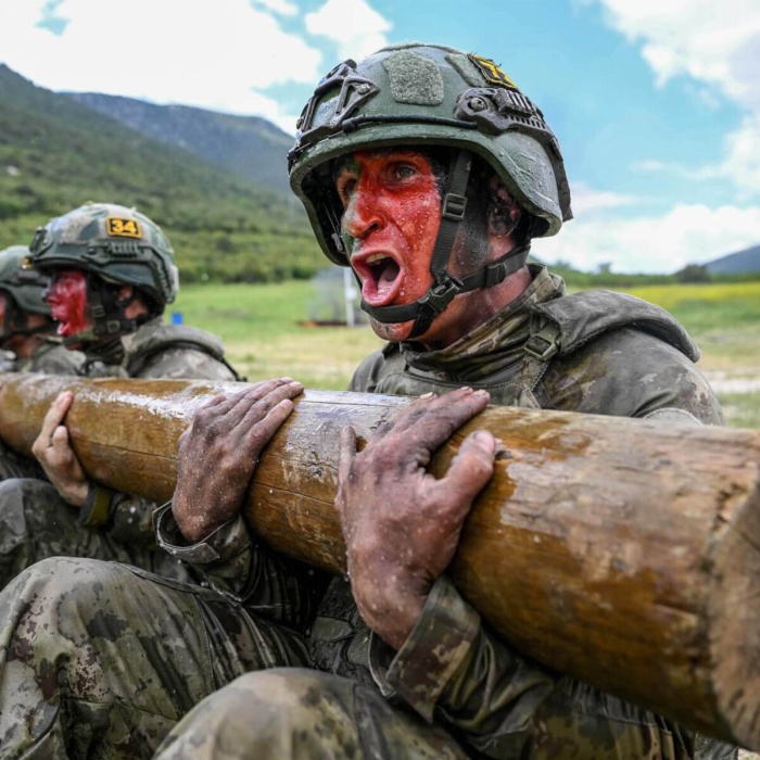 Kamuflaj Yüz Boyası – Komando Boyası 5 Renkli Aynalı