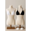 Kadın Siyah ve Beyaz Minimal Kesim Üçgen Bikini Üstü – Modern ve Şık Tasarım
