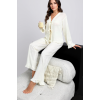 Kadın Beyaz Önden Bağlamalı Kolu ve Paçası Fırfır Detaylı Uzun Kollu Pijama Takımı – Rahat, Şık ve 4 Mevsim Kullanım