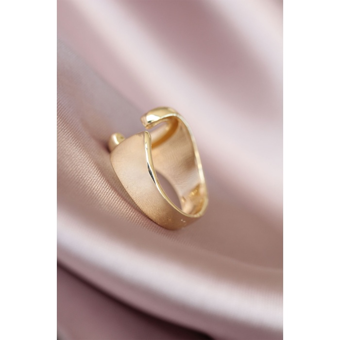 C Harfli Altın Renk Ayarlamalı Metal Kadın Yüzük