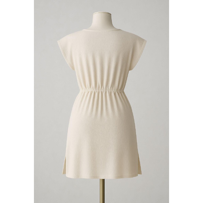 Kadın Beyaz Yanları Yırtmaçlı Tokalı V Yaka Mini Plaj Elbisesi – Şık, Rahat ve 4 Mevsim Kullanıma Uygun