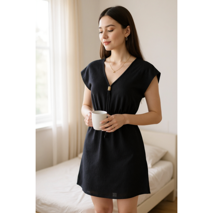 Kadın Siyah Yanları Yırtmaçlı Tokalı V Yaka Mini Plaj Elbisesi – Şık, Rahat ve 4 Mevsim Kullanıma Uygun