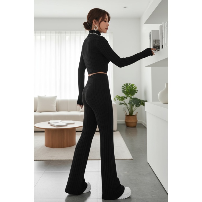 Kadın Siyah Boğazlı Crop Top ve Yüksek Bel Eşofman Takımı Spor Şık Kombin