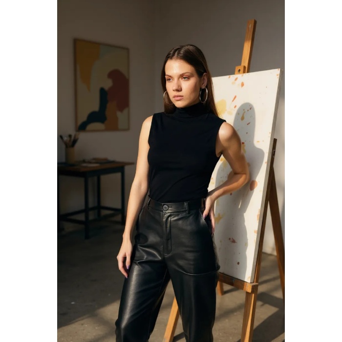 Kadın Siyah Kolsuz Balıkçı Yaka Basic Bluz