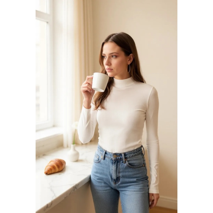 Kadın Beyaz Parmak Detaylı Esnek Uzun Kollu Body