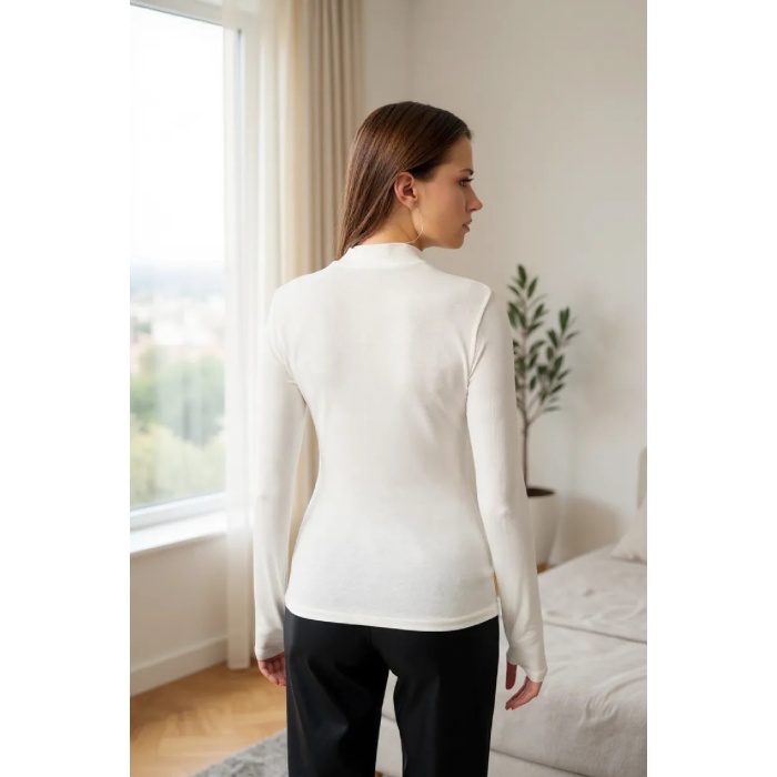 Kadın Beyaz Parmak Detaylı Esnek Uzun Kollu Body