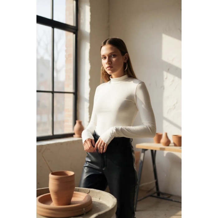 Kadın Beyaz Parmak Detaylı Esnek Uzun Kollu Body