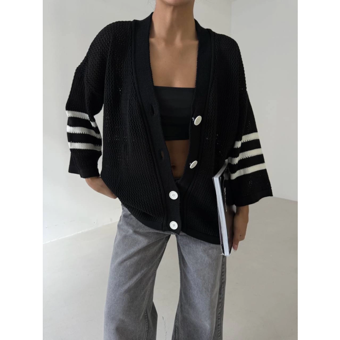 Büyük düğmeli salaş triko hırka siyahbeyaz