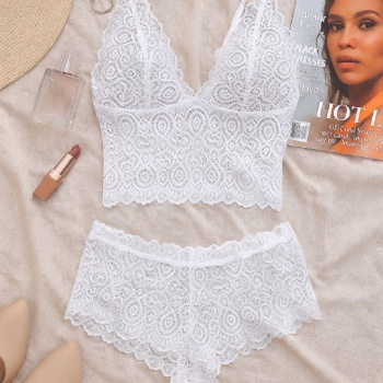Kadın Beyaz Dantel Bralet Şort Takımı – Romantik ve Zarif İç Giyim