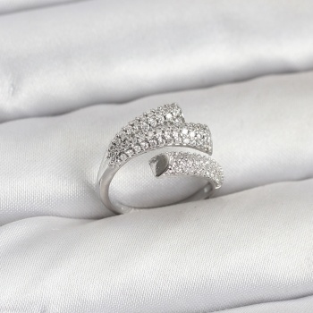 Gümüş Renk Zirkon Taşlı Pirinç Kadın Yüzük