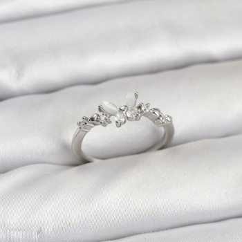 Kelebek Model Gümüş Renk Pirinç Kadın Yüzük