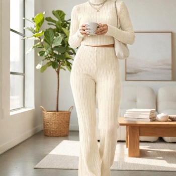 Kadın Ekru Çizgili Boğazlı Crop Top ve Yüksek Bel Eşofman Takımı Spor Şık Kombin