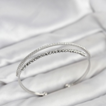 Dorika Model Pirinç Gümüş Renk Kadın Bileklik